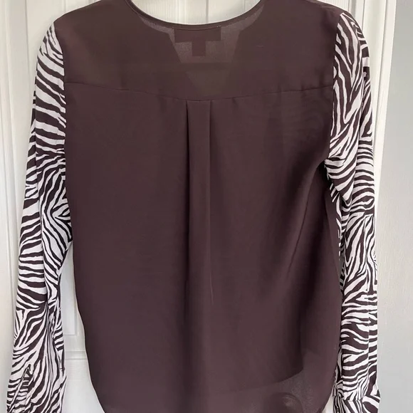 Stylish Michael Kors animal print blouse top - Picture 2 of 3